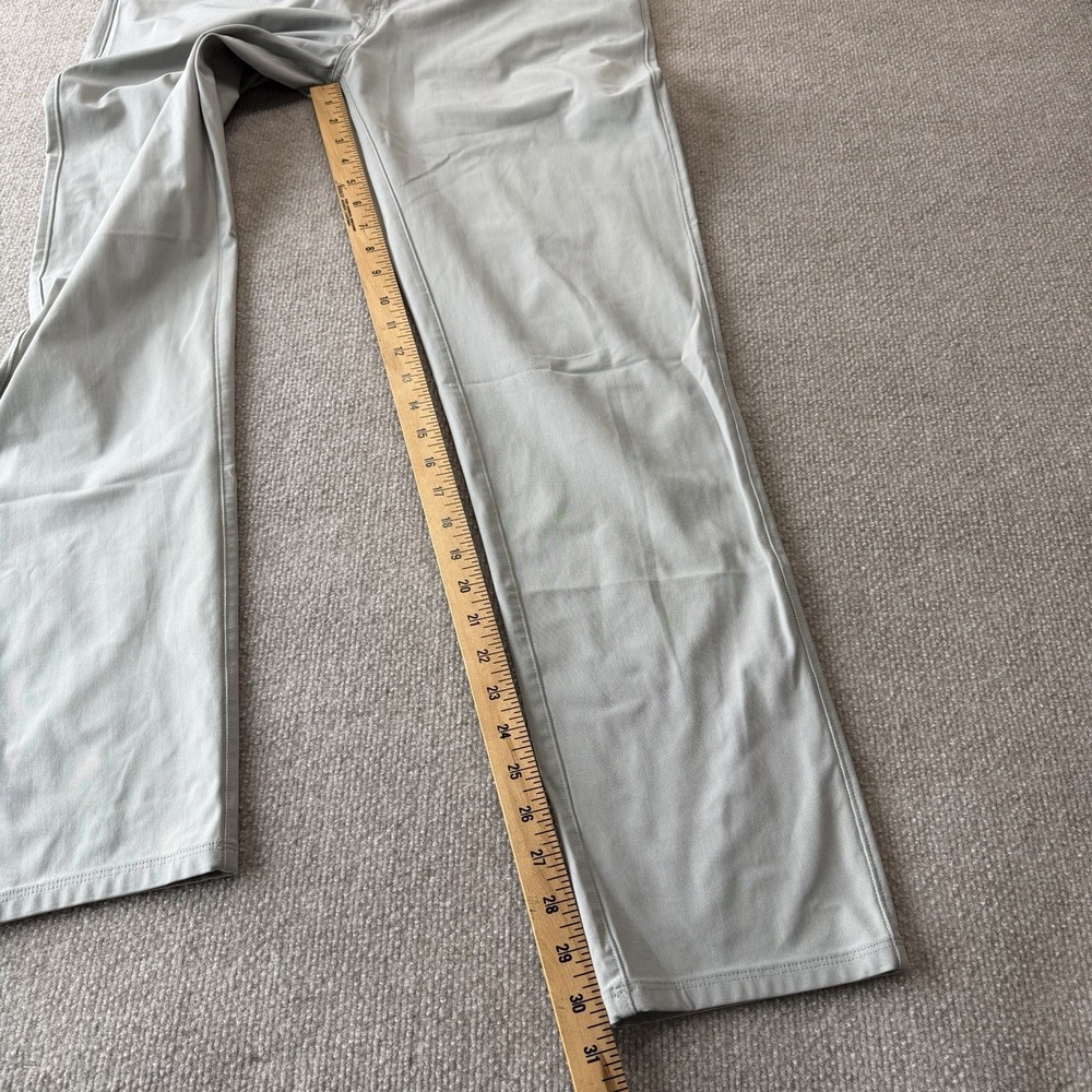 Vuori Men's Cascade Tech Chino Pants Fog Gray Size 33 - Picture 3 of 10